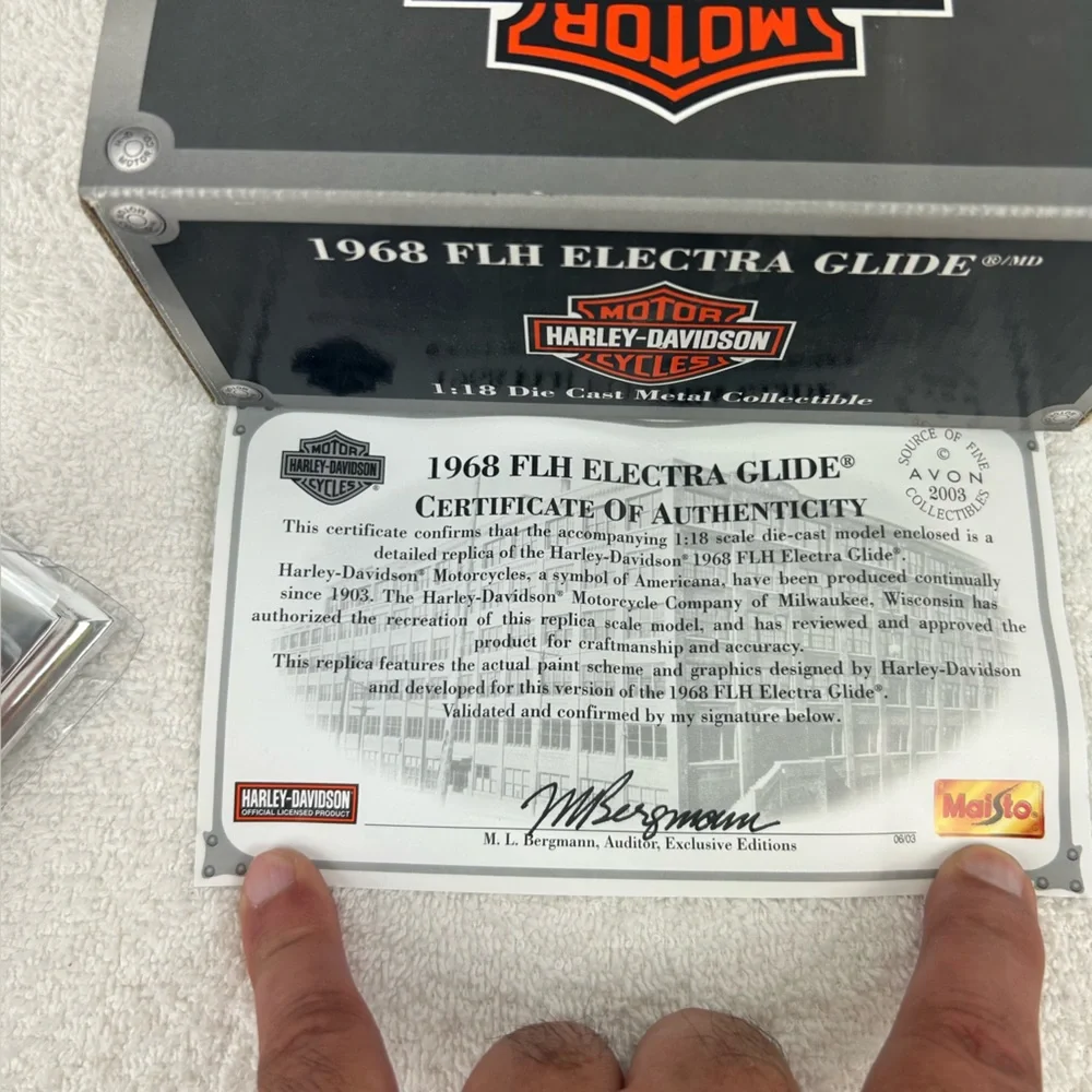 NIB Maisto (Avon) HarleyDavidson 1968 FLH Electra Glide 1:18 DieCast Collectible